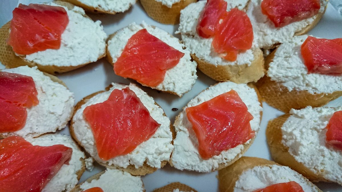 Small canapes with cottage cheese and a piece of salted salmon.
Small canapes with cottage cheese and a piece of salted salmon.
Uliana Oliinyk