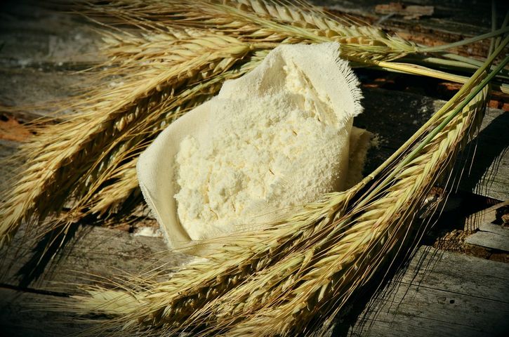 Biała mąka pszenna (przemysłowa), zaw. białka 11,5% (wzbogacona, bielona)