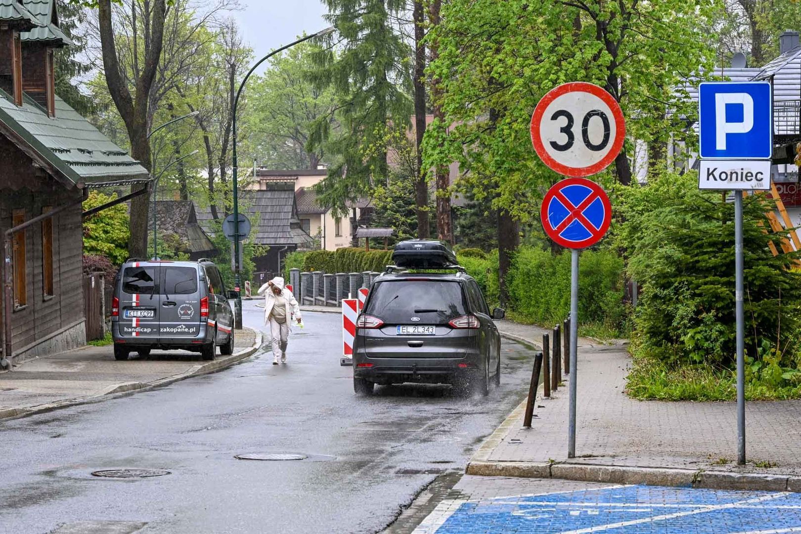 Remont ul. Sienkiewicza. Na razie tylko ustawiono znaki.