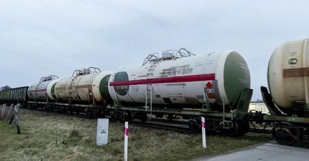 100 cystern stoi na granicy z Polską. Podejrzewają, że to rosyjski gaz