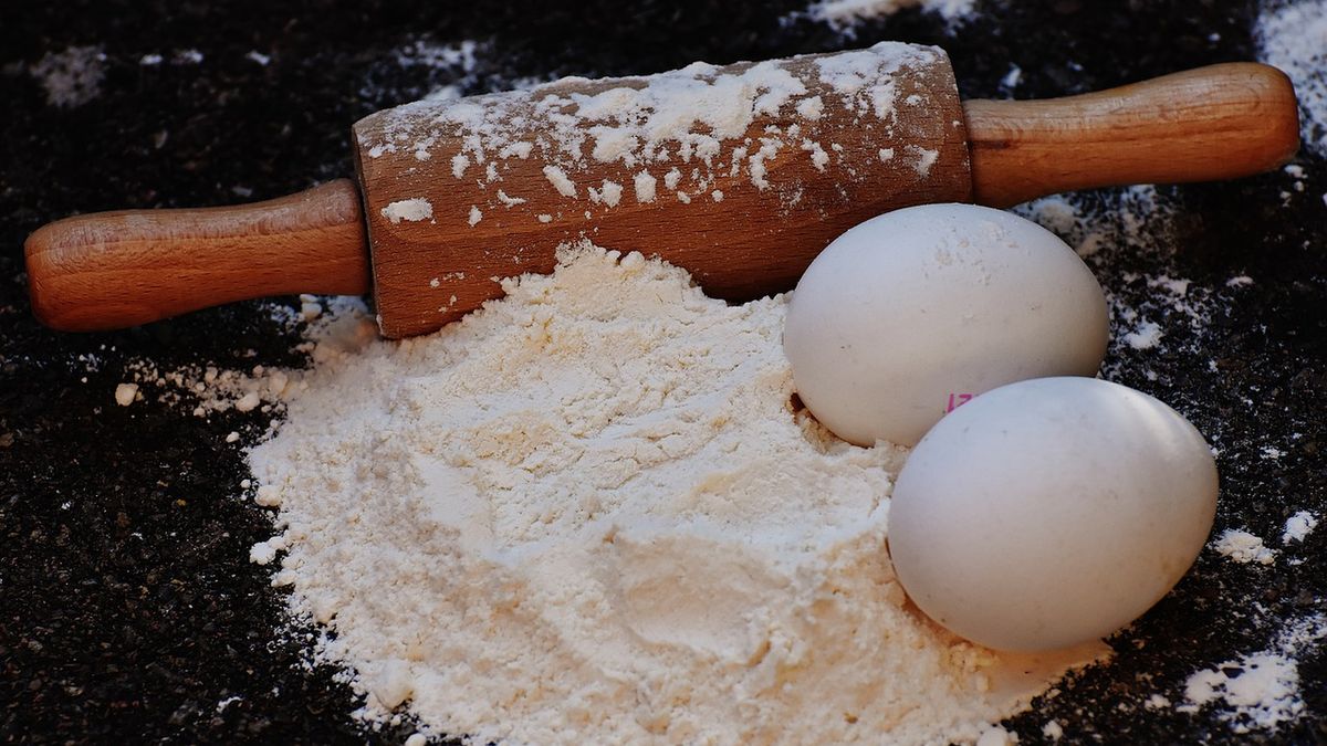 Biała mąka pszenna (przemysłowa), zaw. białka 11,5% (wzbogacona, niebielona)