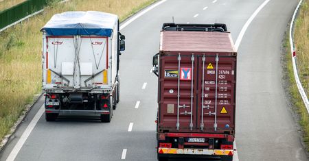 Zakaz wyprzedzania dla ciężarówek. Tak kierowcy zawodowi zareagowali na zmiany