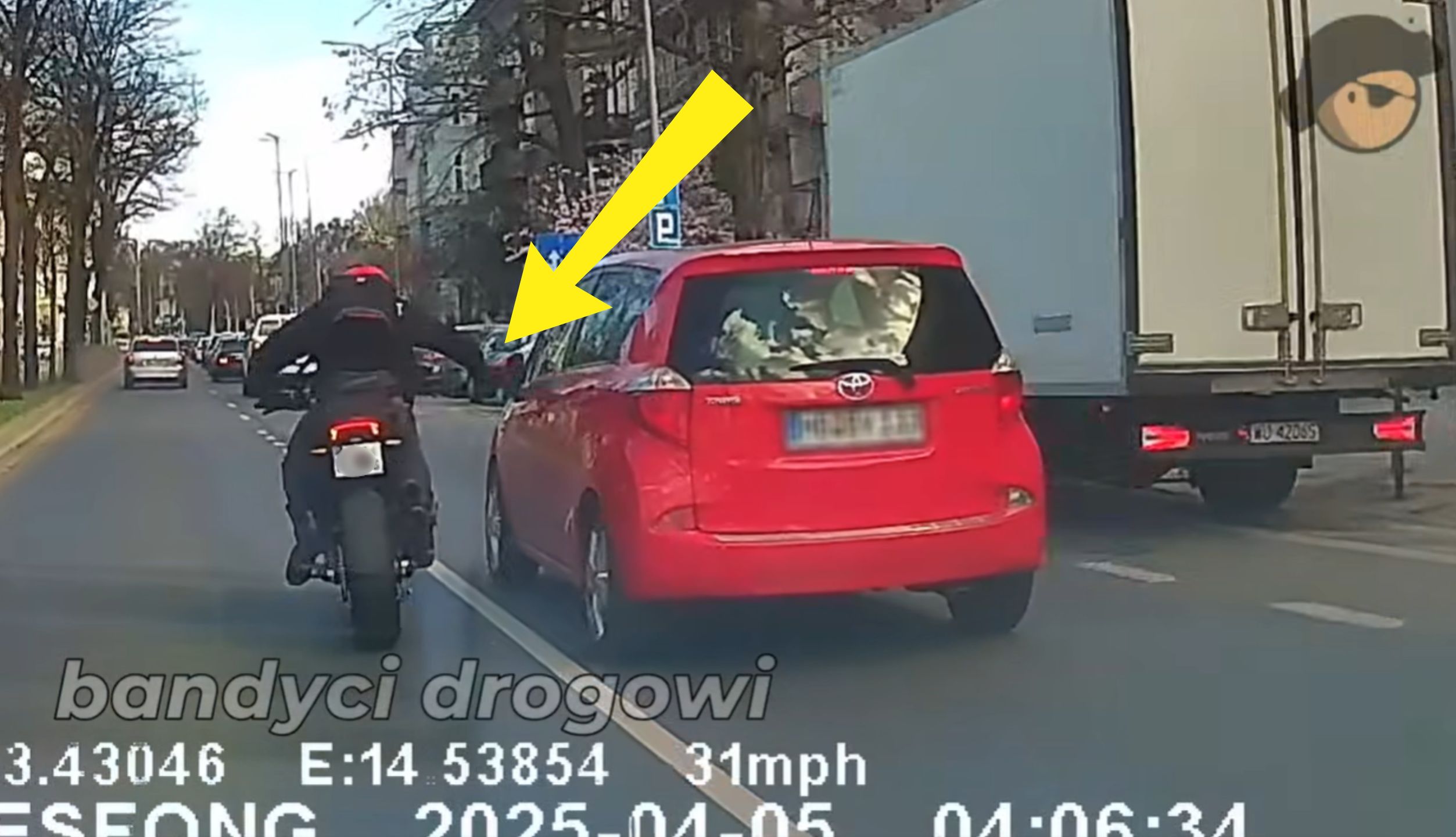 Skandaliczne zachowanie motocyklisty.