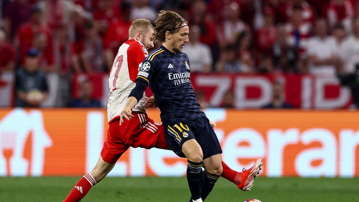 PAP/EPA / ANNA SZILAGYI / Na zdjęciu: Konrad Laimer i Luka Modrić