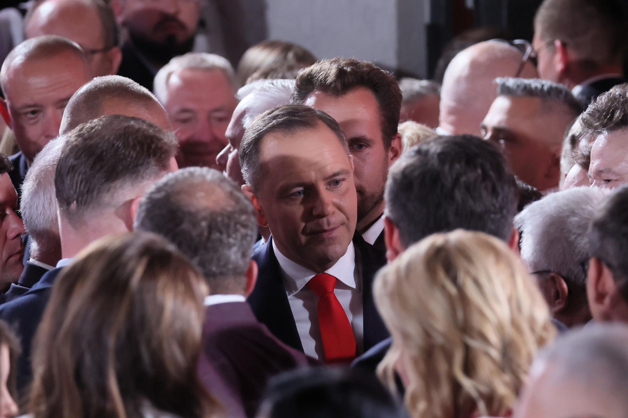Karol Nawrocki
Warszawa, 01.06.2025. Wybory prezydenta RP - II tura. Kandydat Komitetu Obywatelskiego, popierany przez PiS prezes IPN Karol Nawrocki (C) w swoim sztabie wyborczym, 1 bm. w Warszawie. Zako�czy�o si� g�osowanie w II turze wybor�w prezydenta RP. (oro) PAP/Leszek Szyma�ski
Leszek Szyma�ski
II, II tura, koniec ciszy wyborczej, polityk, prezydenckie, prezydenta rp, reakcja, reakcje, sztab, wiecz�r wyborczy, wybory, wynik