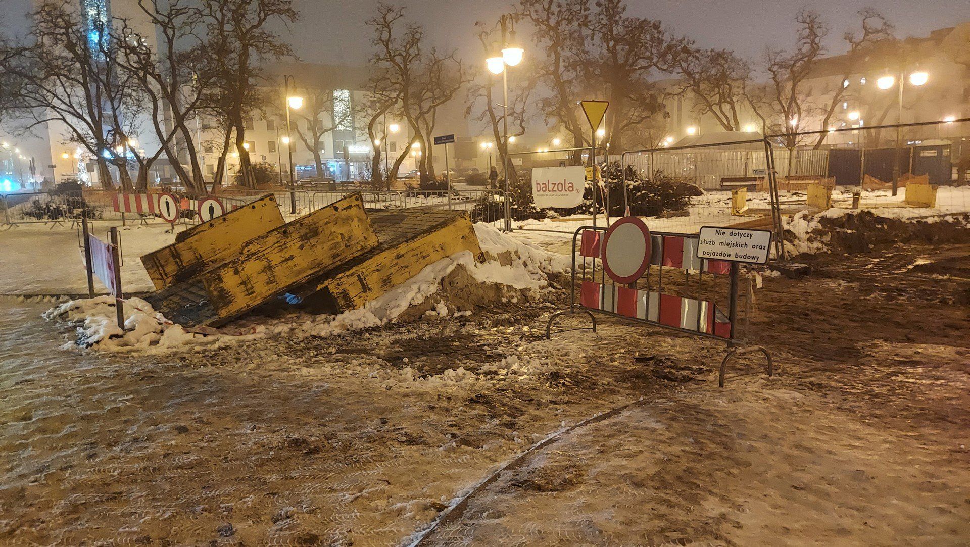Trwają prace przy inwestycji, która połączy plac Wolności z parkiem Łokietka (30 listopada 2025)