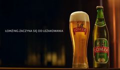 Łomżing z leżakowaniem w ciemności reklamuje piwo Łomża (wideo)