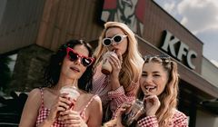 Letnie shaki wracają do oferty KFC. „Chyba KFC zamówię” - Julia Żugaj w piosence je wychwala