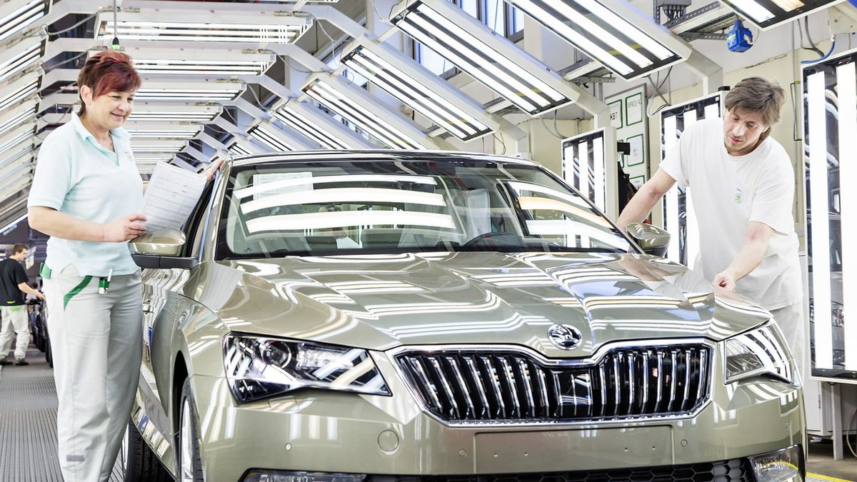 Škoda na razie oferuje tylko jeden model z napędem całkowicie elektrycznym. Hity sprzedaży, jak np. Superb, mają klasyczne silniki spalinowe