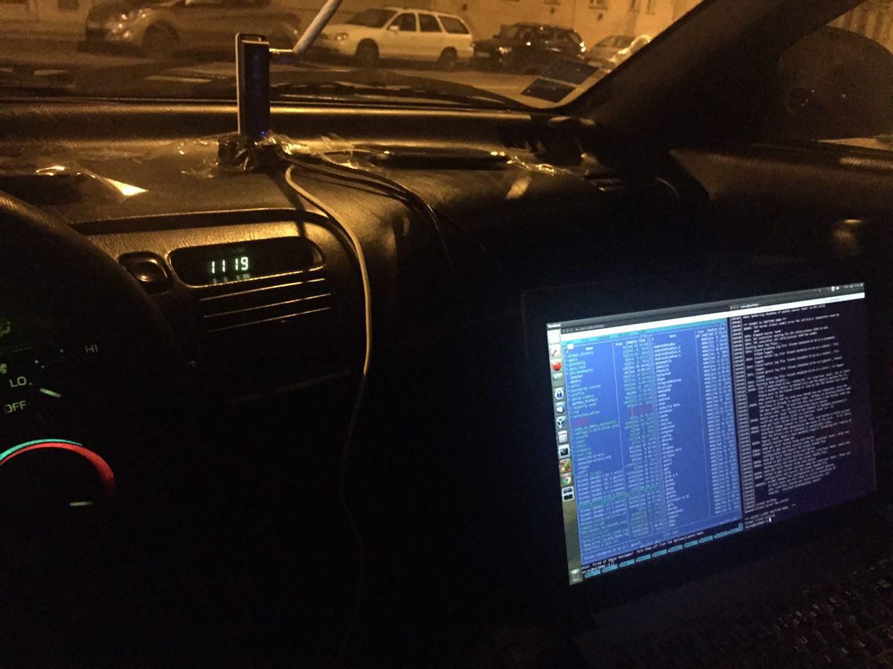 Wyprawa po Brnie z hakerskim Ubuntu (źródło: deadcode.me)