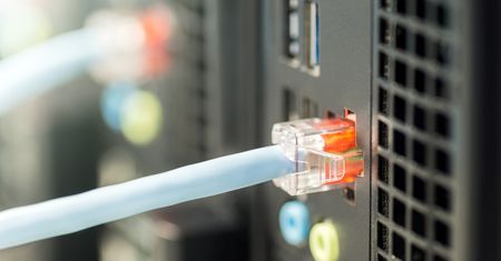 Szybkie i niedrogie: takie są polskie łącza internetowe, przynajmniej wg UKE