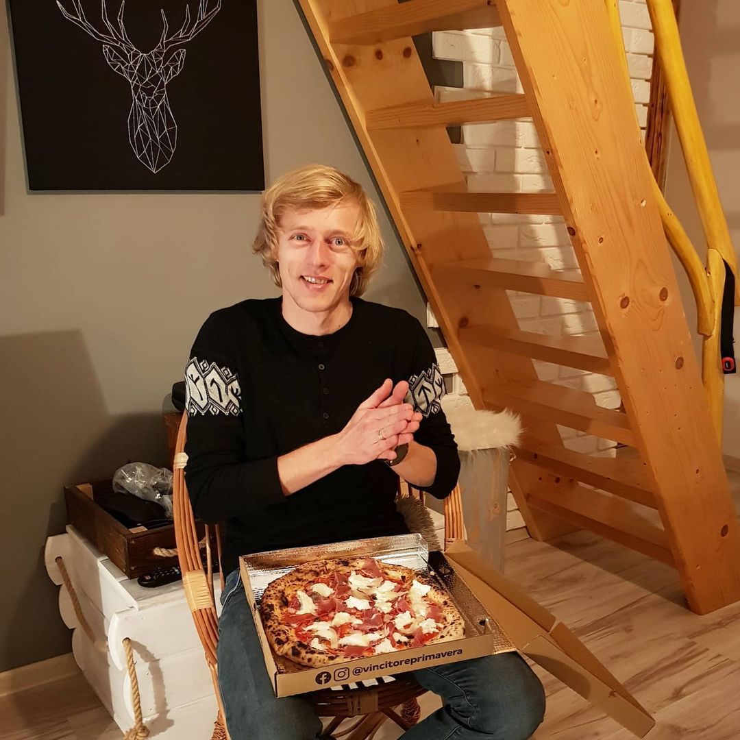 Dawid Kubacki w mieszkaniu