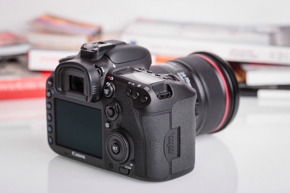 Canon EOS 7D Mark II - szybki, wytrzymały i bez konkurencji [test] 2
