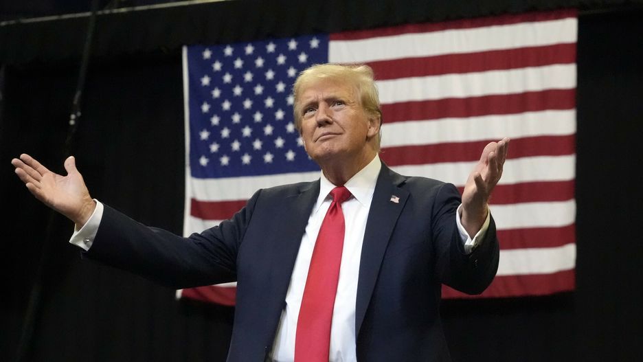 Donald Trump w Montanie
Republican presidential nominee former President Donald Trump arrives to speak at a campaign rally in Bozeman, Mont., Friday, Aug. 9, 2024. (AP Photo/Rick Bowmer)
Rick Bowmer