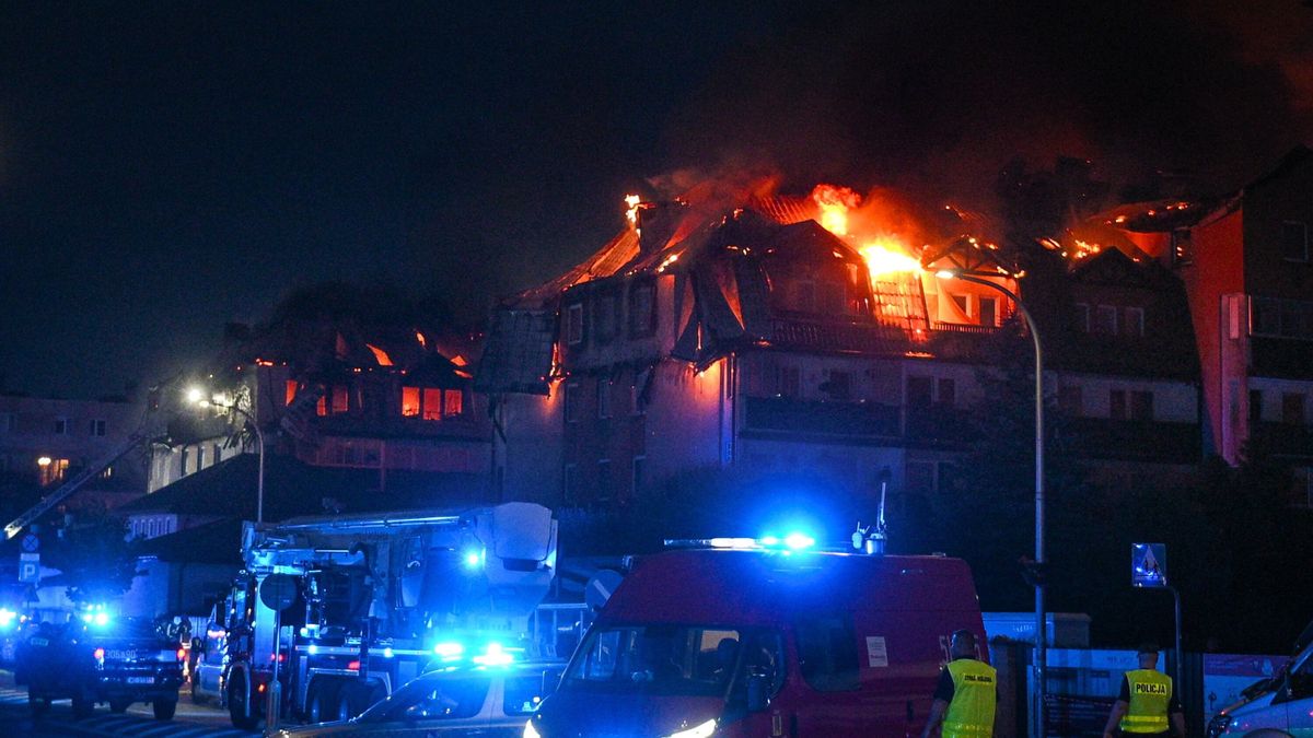 Po�ar dachu budynku mieszkalnego
Marcin Obara
blok, budynek, dach, Powsta�c�w, po�ar