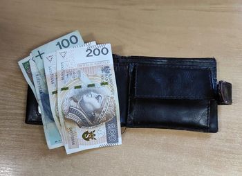 Portfel z gotówką leżał na dworcu. Tak zachowali się uczniowie