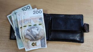 Portfel z gotówką leżał na dworcu. Tak zachowali się uczniowie