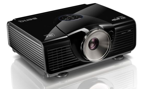 Projektor BenQ W7000 - z przodu