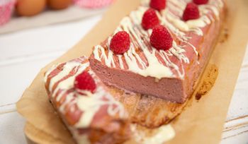 Maliny łączę z kilkoma składnikami. Po chwili mam sernik do zjedzenia bez wyrzutów sumienia