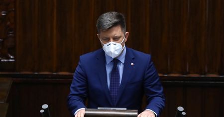 Szczepionki na koronawirusa. Dworczyk: dla zaszczepionych będą pewne benefity