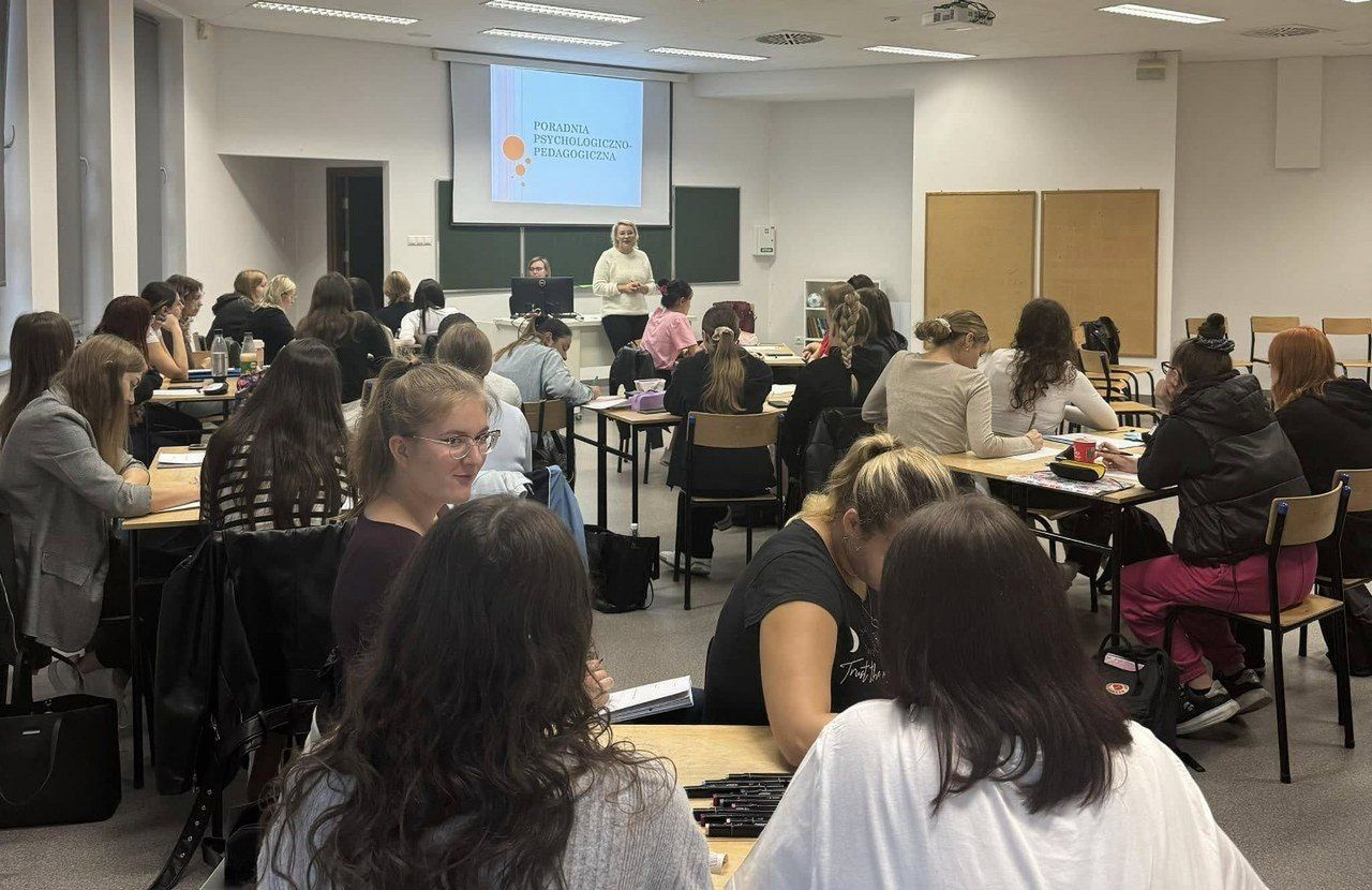 W ANS w Lesznie pedagogikę można studiować pedagogikę w systemie 5-letnim magisterskim lub skorzystać z oferty studiów II stopnia