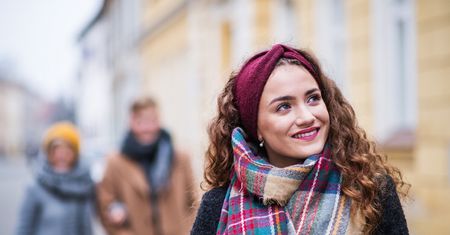 Co na głowę zamiast czapki? Propozycje dla kobiet, które nie chcą zmarznąć