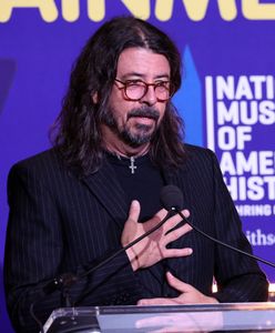 Dave Grohl zjawił się w schronisku dla bezdomnych. Nakarmił ponad 450 osób