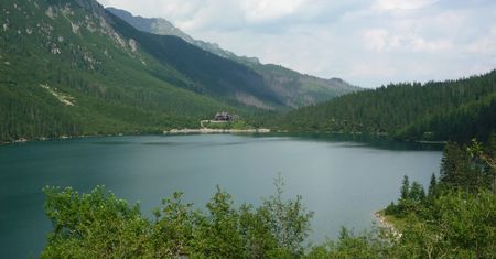 "Morskie Oko odcięte od świata". Popularna droga zamknięta na cały tydzień