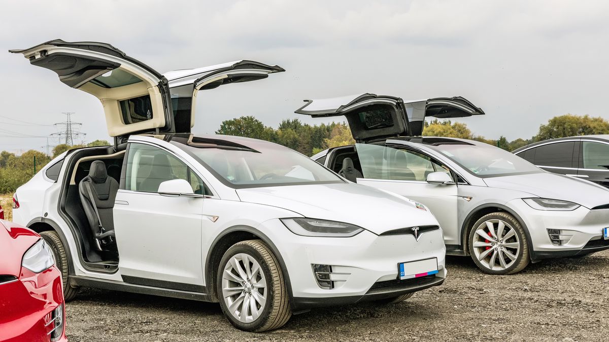 Tesla Model X z depositphotos