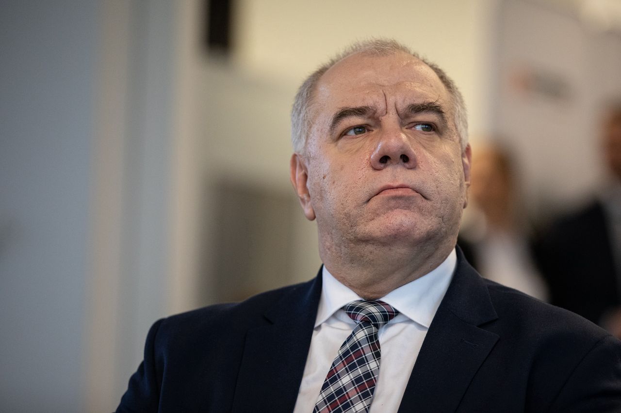 Sasin nie chce powiedzieć, ile kosztował druk pakietów wyborczych. "Jest coś takiego, jak tajemnica handlowa"