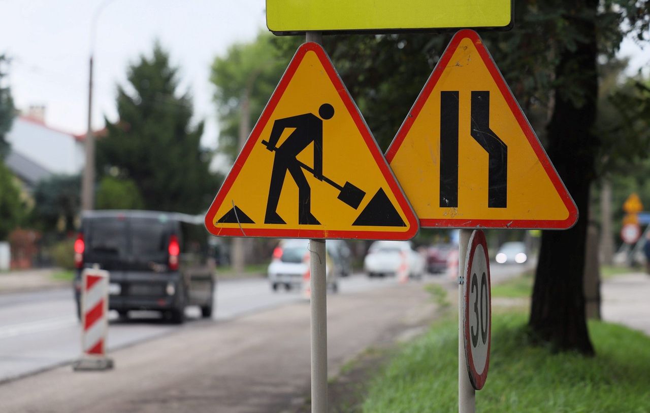 Warszawa: Weekend frezowania na ulicach. Kierowcy muszą uzbroić się w cierpliwość