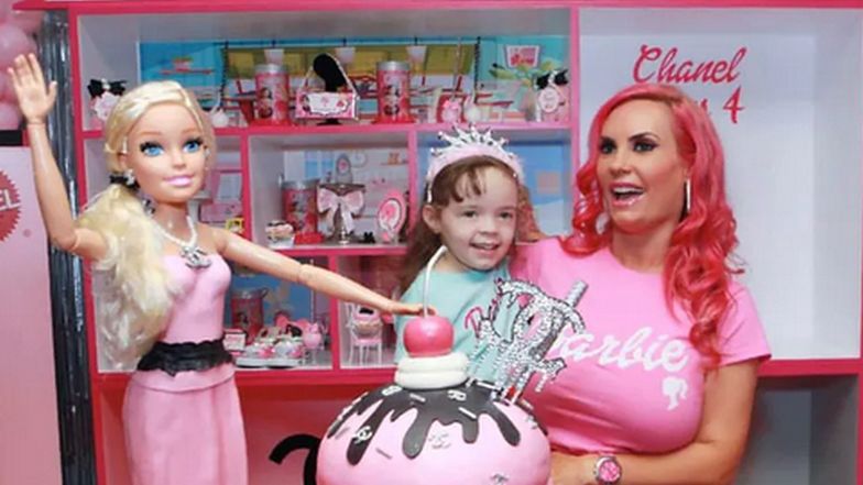 Coco Austin karmi piersią 4-letnią córkę. Fani ostro: "PATOLOGIA" (FOTO)