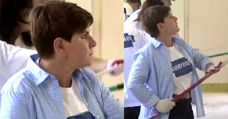 Kampania trwa: Beata Szydło maluje szkołę w Pcimiu