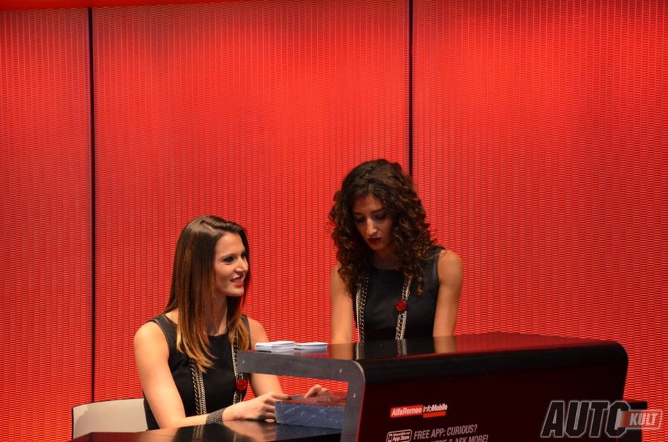 Hostessy z Paris Motor Show 2012 [galeria] 108