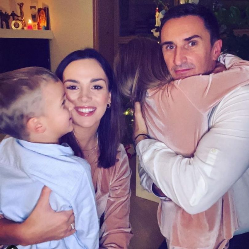  Paulina Krupińska i Sebastian Karpiel-Bułecka z dziećmi