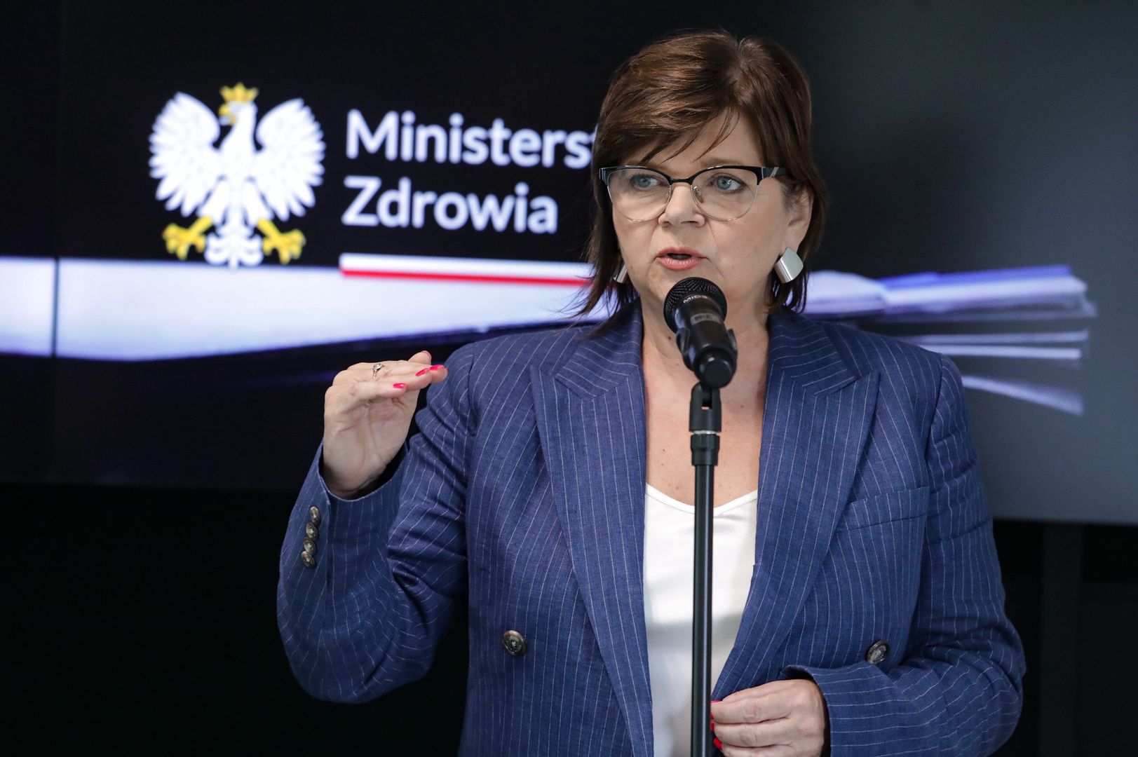 Warszawa, 25.07.2024. Minister zdrowia Izabela Leszczyna podczas konferencji prasowej, 25 bm. w siedzibie Naczelnej Izby Lekarskiej w Warszawie. Spotkanie dotyczyło projektów i działań, wynikających ze współpracy Ministerstwa Zdrowia z samorządem lekarskim. (ad) PAP/Tomasz Gzell