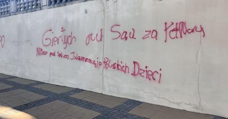 Szokujące napisy w centrum Lublina! Tusk i Giertych „na murach” przy katedrze i seminarium (zdjęcia)