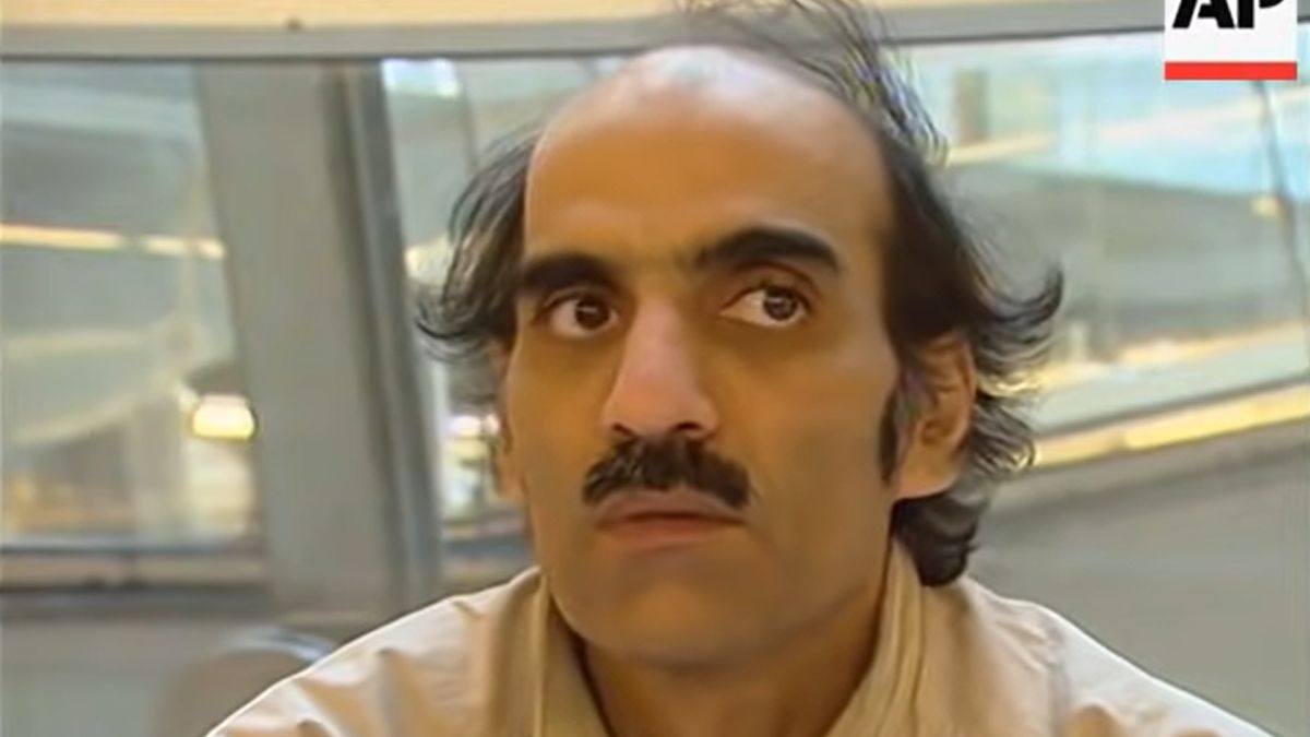 Mehran Karimi Nasseri spędził na paryskim lotnisku 18 lat. Kilka tygodni przed śmiercią znów na nie wrócił.