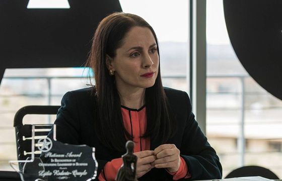 Julie Ann Emery zagra w serialu "Paragraf 22"