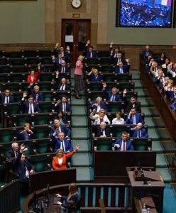 Poseł KO wysłał list do marszałek Witek. Powodem nadgodziny strażników