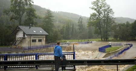 W Czechach ryzyko ekstremalnej powodzi. Woda porwała już cztery osoby