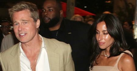 Premiera i gorąca randka. Brad Pitt żyje najlepszym życiem z dwukrotnie młodszą dziewczyną