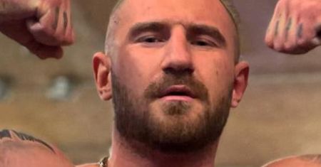 Mały to on nie jest! Znany polski raper w FAME MMA. Zobacz go na siłowni