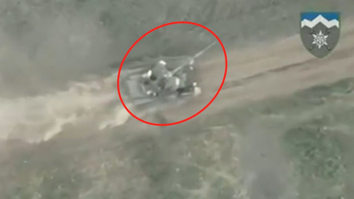 Mocne nagranie. Rosyjski czołg stanął w płomieniach