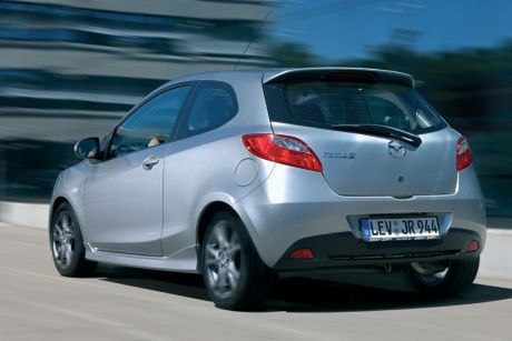 mazda2-tyl