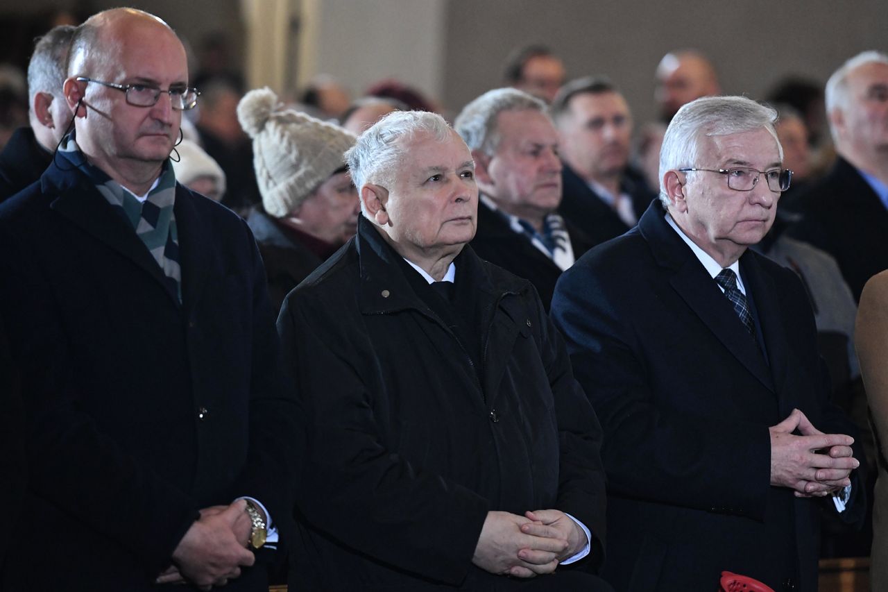 "Wawrzyk nie jest kozłem ofiarnym". Były premier mówi wprost