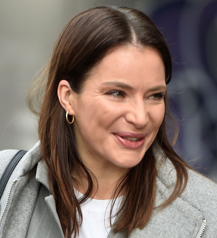 Anna Dereszowska przed budynkiem "Dzień Dobry TVN"
