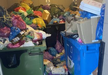 Warszawa tonie w śmieciach. "Mamy dość tego syfu"