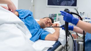 Tyle trzeba czekać na kolonoskopię. pacjenci w patowej sytuacji