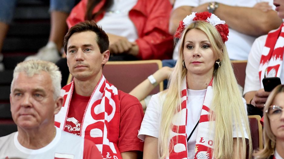 M? w siatk�wce 2022: fina? Polska - W?ochy
Fot. Lukasz Kalinowski/East News, Katowice, 11.09.2022.
2022 FIVB Volleyball Men's World Championship - Final 1-2 - Final Phase - Men
Mecz finalowy  Polska -  Wlochy
N/z: Kamil Stoch, Ewa Bilan Stoch
Lukasz Kalinowski